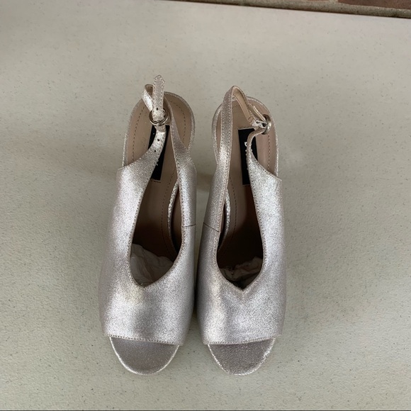 DKNY Col Metallic Silver Glitter Leather Peep Toe Slingback Heeled Sandals - Picture 3 of 9